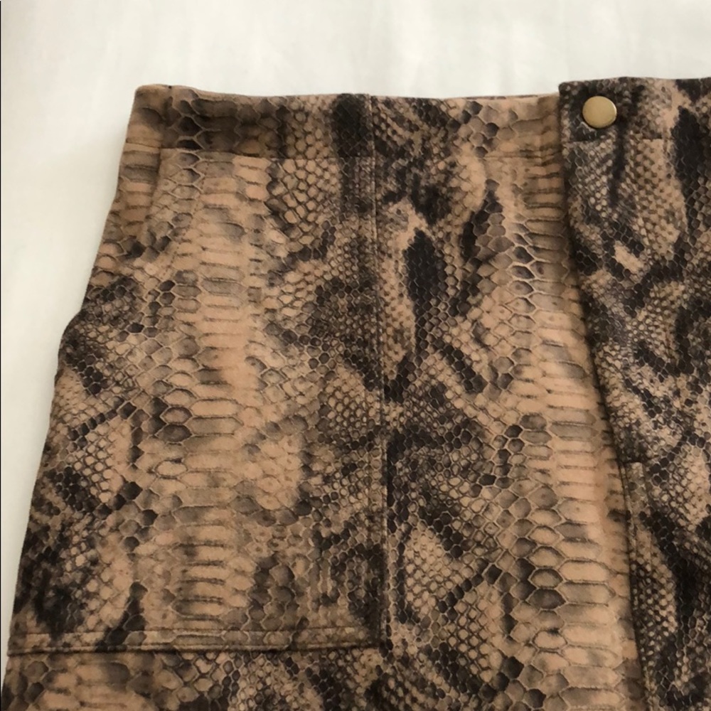Mini skirt - Picture 3 of 3